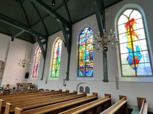 De vier glas-in-loodramen van Annemiek in de Grote Kerk of Johanneskerk in Lekkerkerk - Glaskunst van Annemiek Punt in Ootmarsum