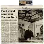 Punt werkt aan raam Nieuwe Kerk- Glaskunst en schilderkunst van Annemiek Punt in Ootmarsum