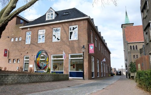 De galerie van Annemiek Punt naast het klooster in Ootmarsum - Glaskunst van Annemiek Punt in Ootmarsum