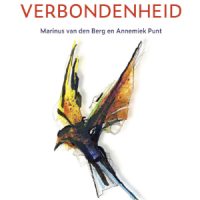 Het boek 'Verbondenheid' door Marinus van den Berg en Annemiek Punt - Glaskunst van Annemiek Punt in Ootmarsum